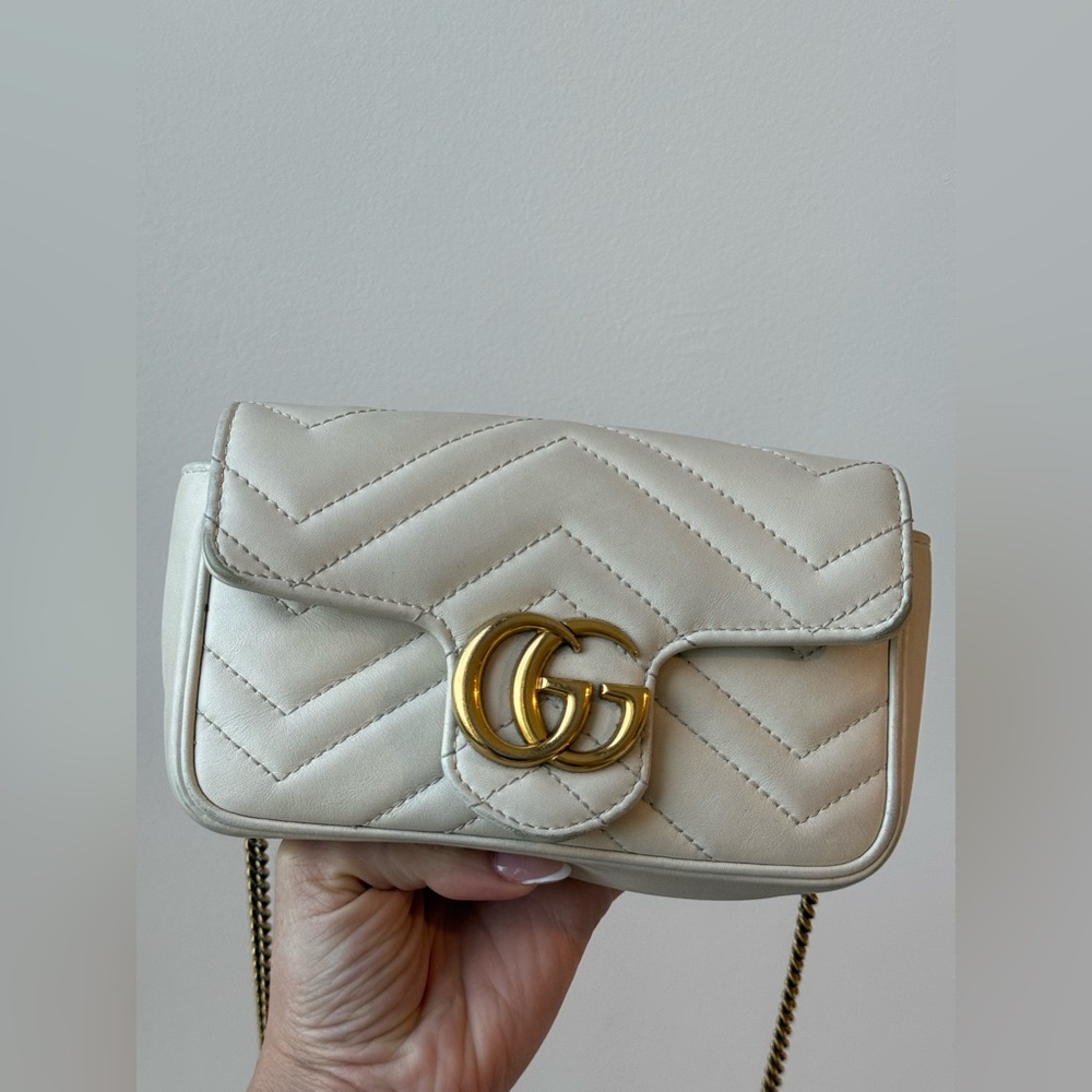 Gucci Cream Crossbody Bag with Chevron Quilting | Gucci Marmont